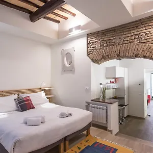 Apartment In Trastevere White